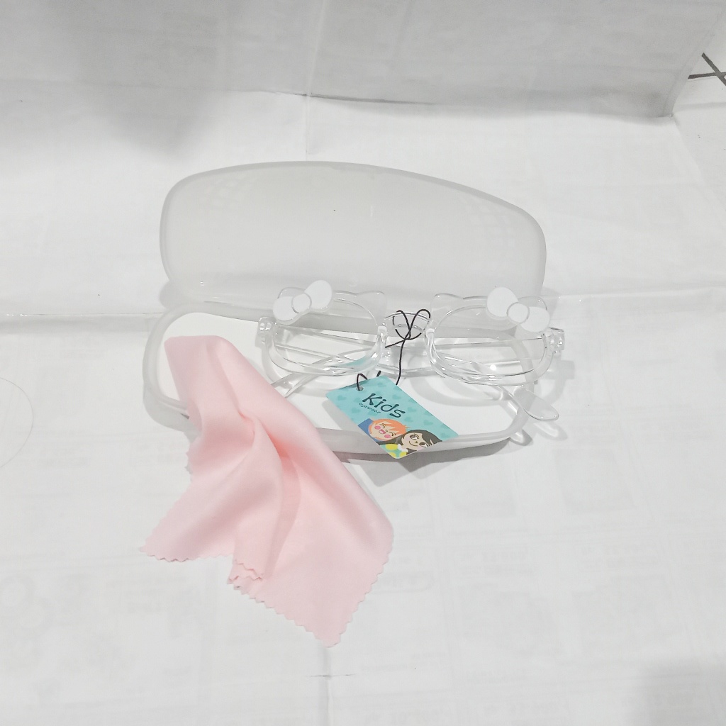 kacamata anak model Hello Kitty murah fashion bagus helo kity kucing lucu saat di foto studio atau liburan-putih + box