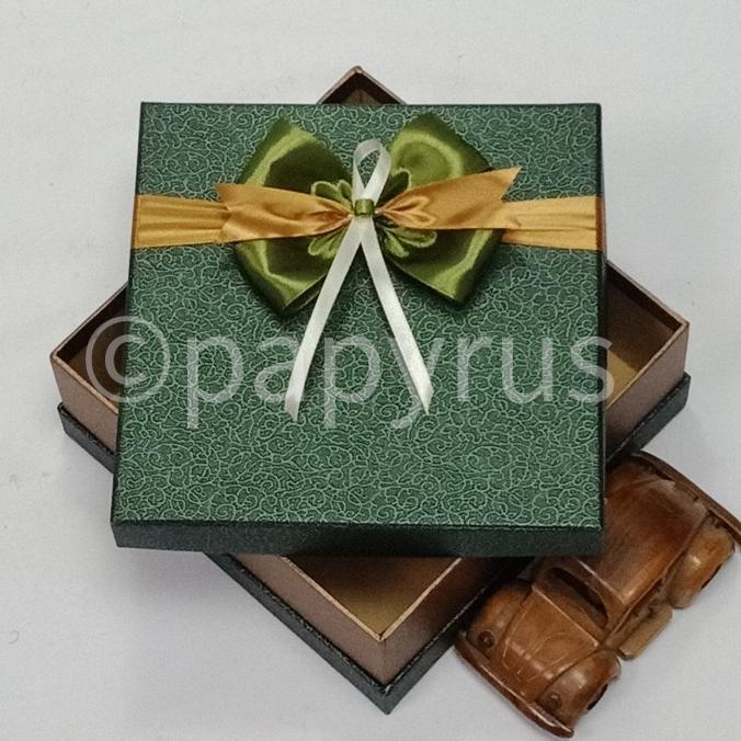 

Premium Product!!! Papyrus Sandwich 20X20 Tinggi 8Cm Kotak Kado Gift Box Pita B - Paling Diminati
