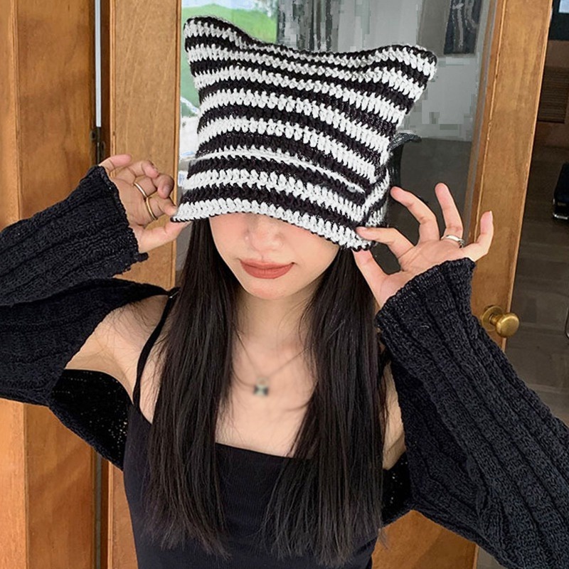 Topi Kupluk Wol Hangat Elastis Motif Garis Aksen Telinga Kucing Lucu Untuk Wanita