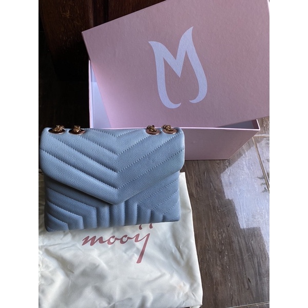 Leela small_by mooij