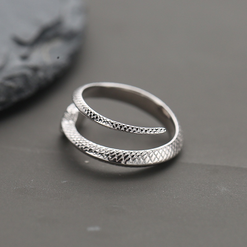 Cincin Pria Desain Ular Serpentine Bahan Stainless Steel Warna Silver Gaya Rock Untuk Pesta