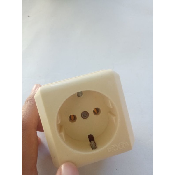 colokan tembok / colokan lampu / colokan tempel dexta