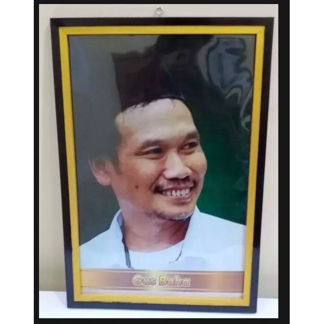Hiasan dinding cetak gambar lukisan Gus Baha plus bingkai ukuran 35x52cm
