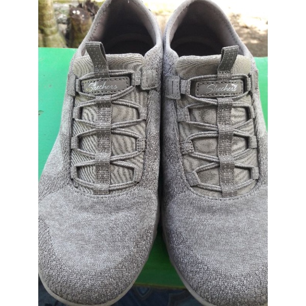 Sepatu Skechers Relaxed Fit