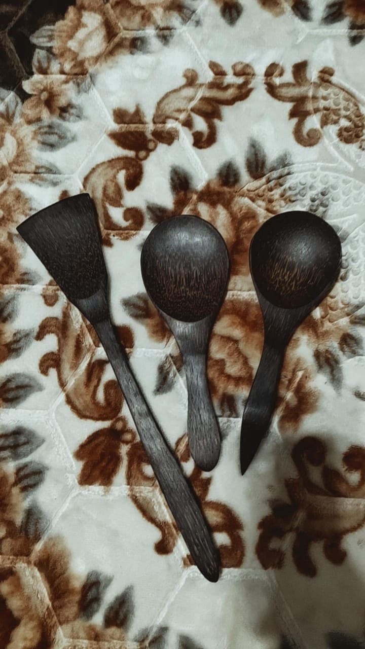 Satu Set Peralatan Dapur Kayu Aren