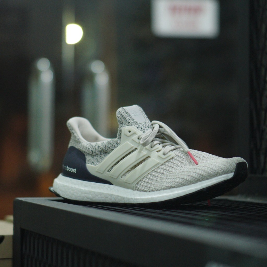 ADIDAS ULTRABOOST