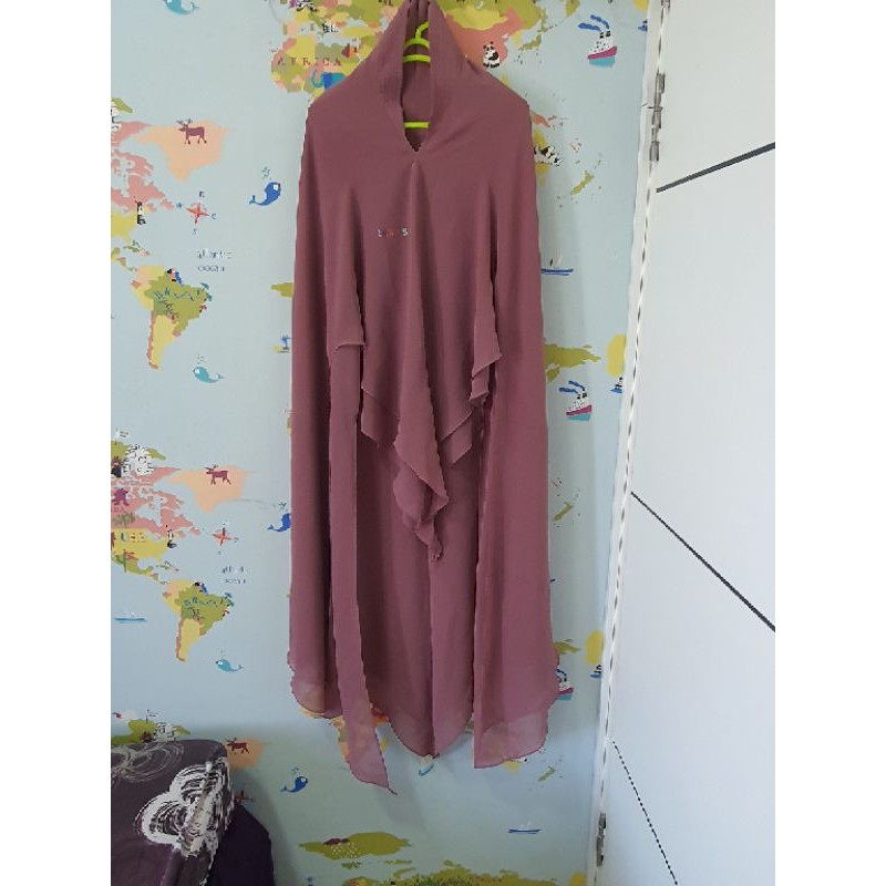 preloved khimar naomi warna magenta sisesa