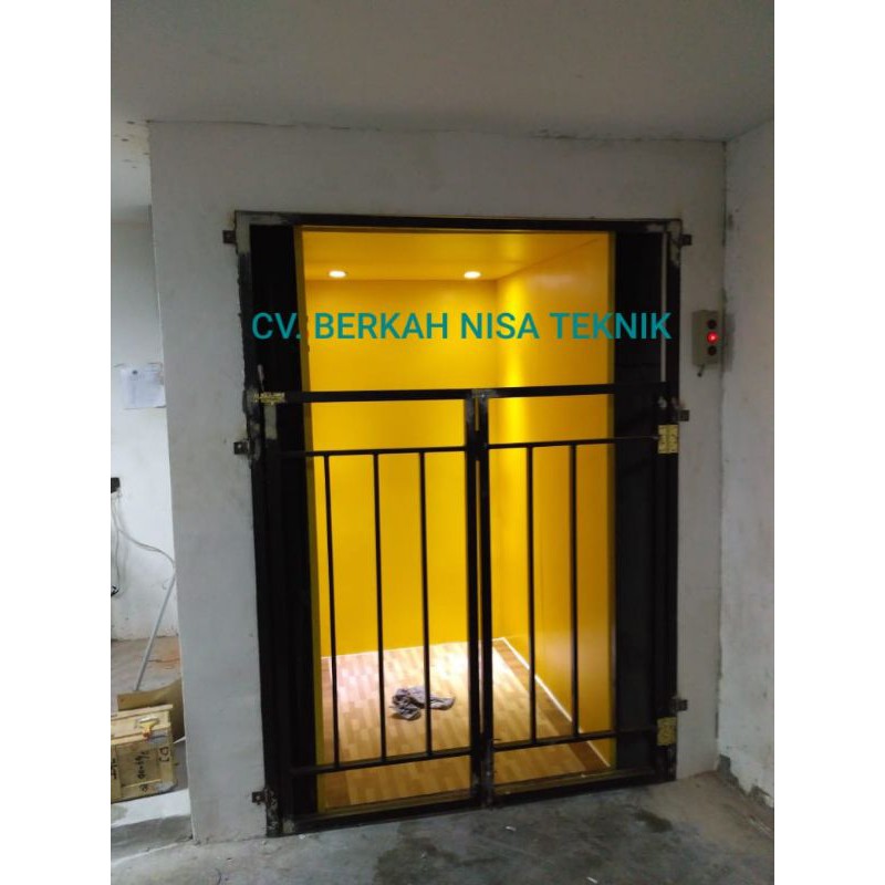 cargo lift / lift barang