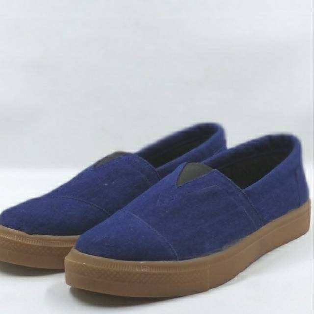 Sepatu Pria Slip On Santai Casual bahan Jeans Denim model terbaru dan kekinian