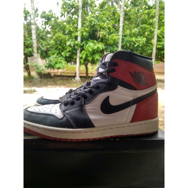 Air Jordan 1 Retro High Black Toe (second)