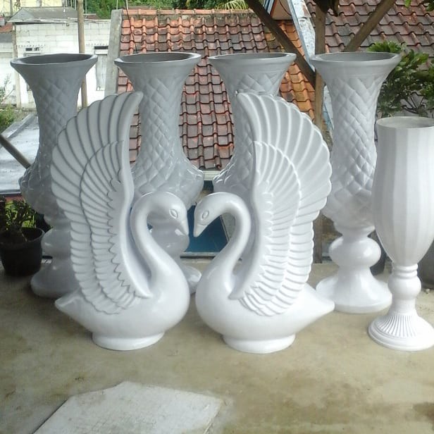 POT BUNGA PELAMINAN DEKORASI FIBER MODEL ANGSA 100CM