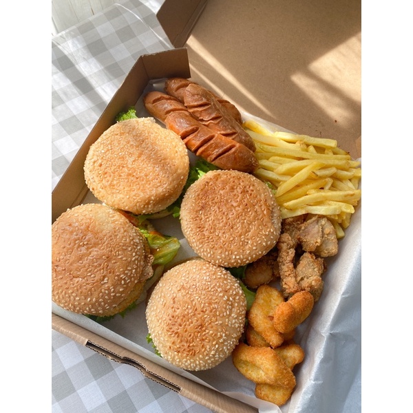 

BURGER BOX FAMILY PACKAGE