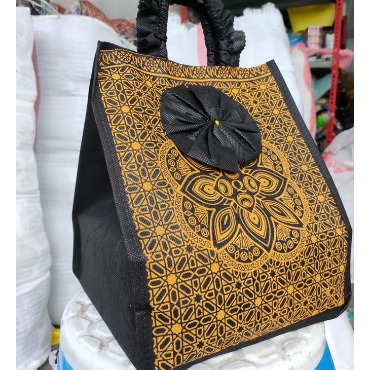 HARGA LUSIN ISI 12 BIJI- TAS HAJATAN KOTAK RENDA BATIK HITAM SIZE 22x22x30