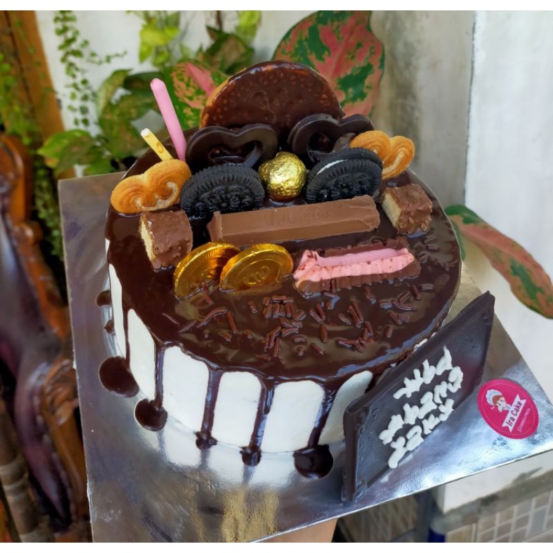 

kue ulang tahun uk 20cm & 16Cm topping coklat dijamin enak