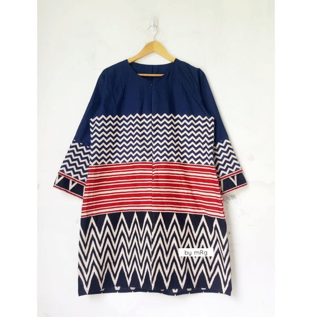 BUSANA WANITA MUSLIM,TUNIK LAPIS NAVY,BATIK TUNIK TRENDY,BUSANA BATIK WANITA