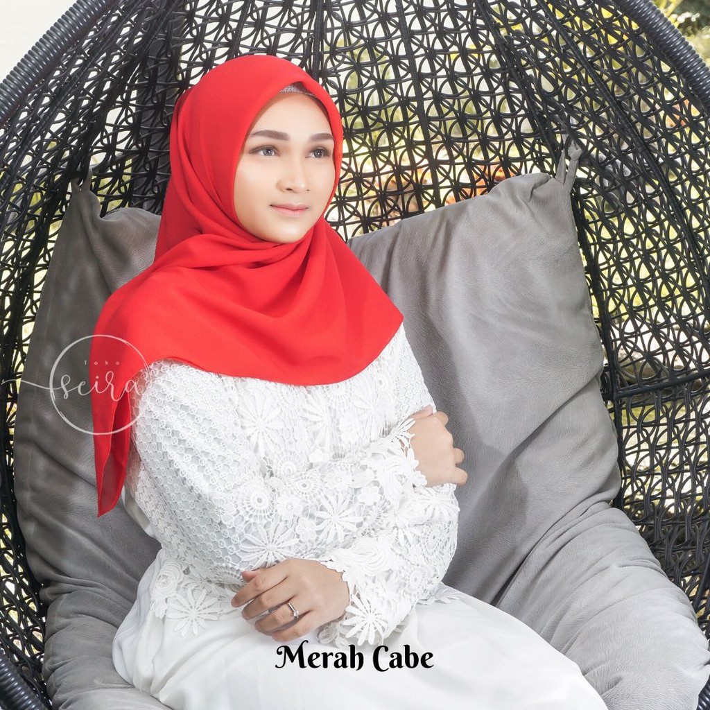 [BISA COD] Bella Square Hijab Segiempat / Kerudung Segi Empat Bella Square / Jilbab Segiempat Bela (Kain Tebal Adem Tidak Menerawang)-Merah Cabe