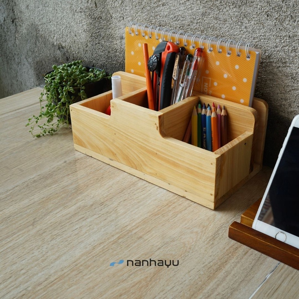 

Nanhayu Tasor - Stationary Organizer Kayu Tempat Pulpen Notebook Dan Peralatan Kantor