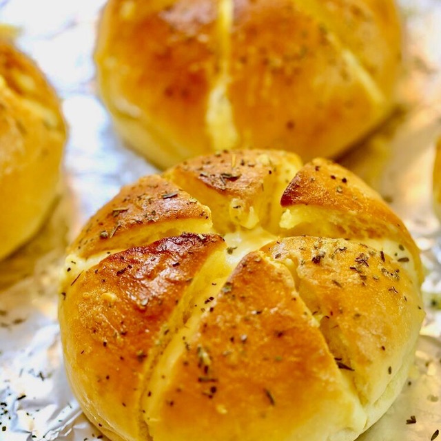 

Korean Garlic Creamcheese Bread