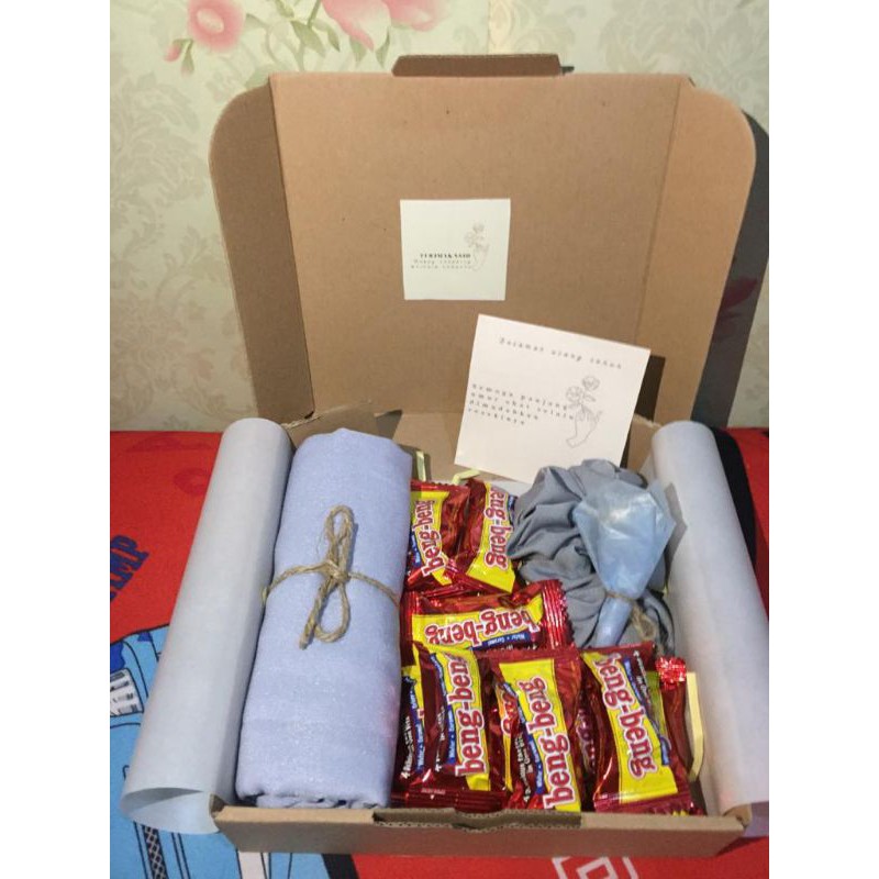 

HAMPERS/GIFT BOX/KADO ULANG TAHUN/VALENTINE/HAMPERS LEBARAN/KERUDUNG