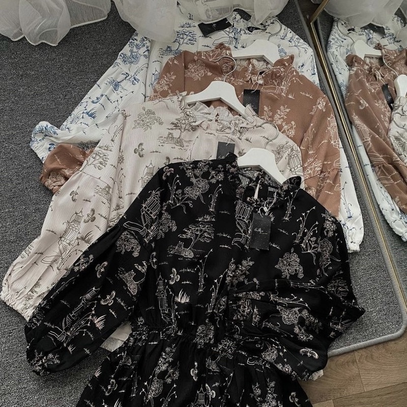 [BLACK] Village Crinkle Blouse by Outfix