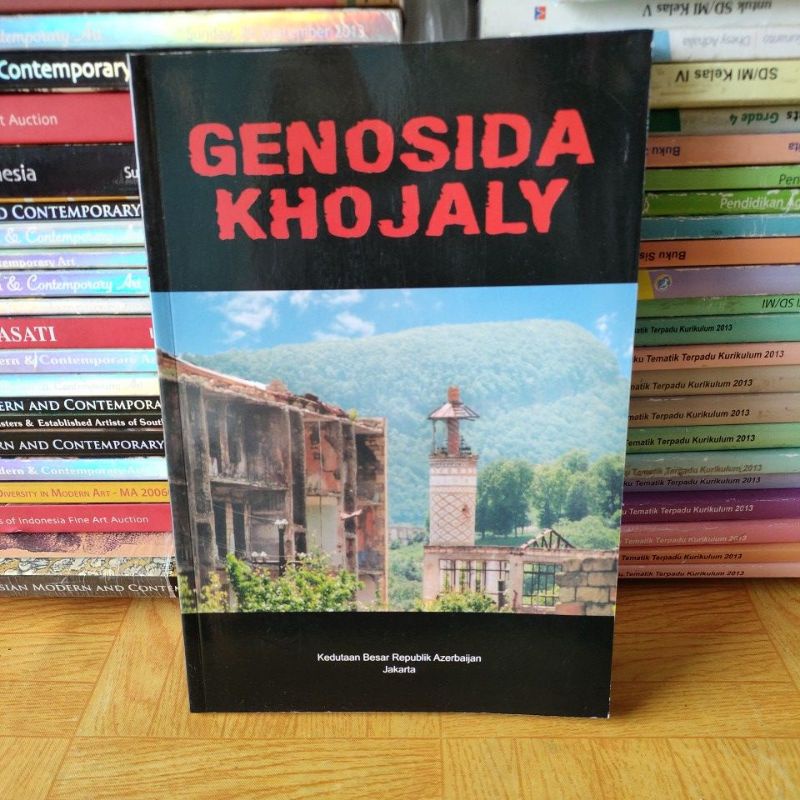 Buku Genosida Khojaly oleh kedutaan besar republik Azerbaijan