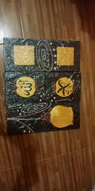 Lukisan Kaligrafi Ornamen Bunga Emas Unik