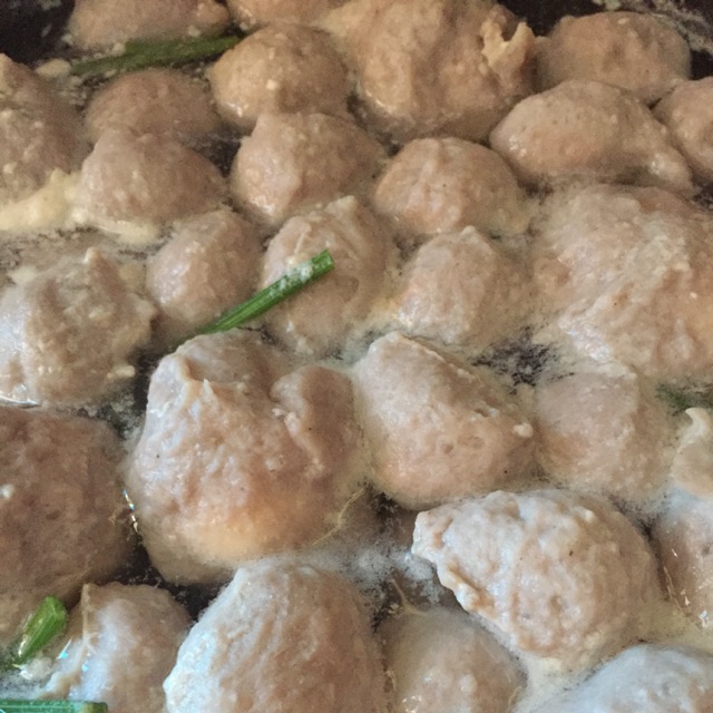 

Pentol bakso sapi beserta bumbu berat 500gr tinggal cemplung saja