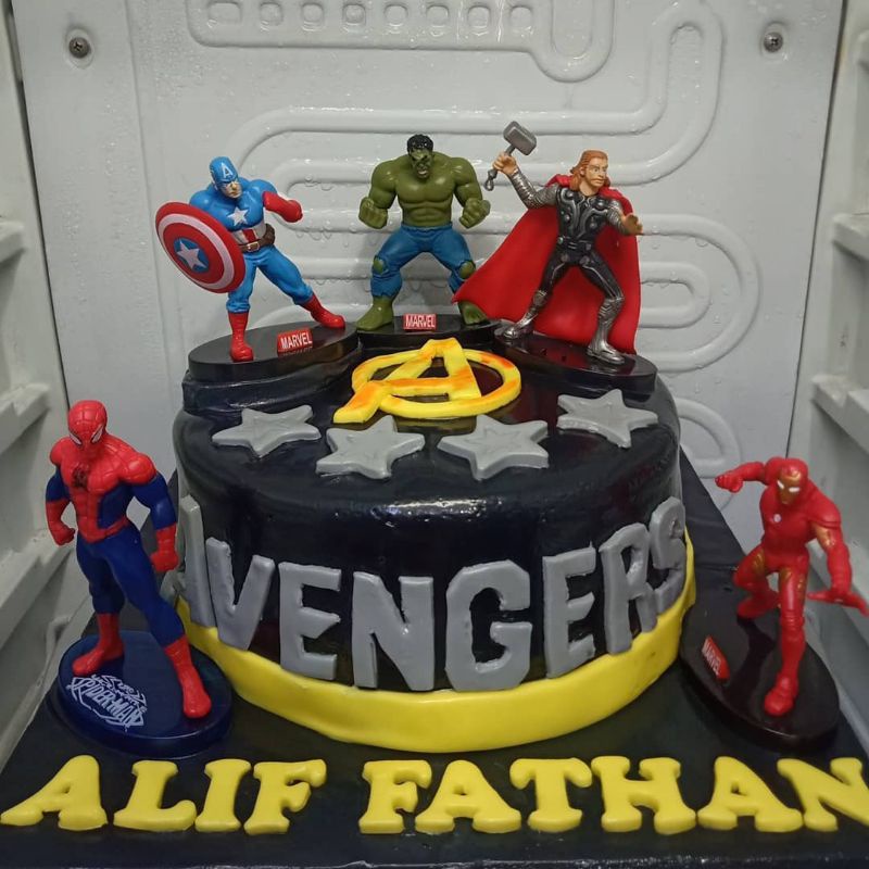 

kue ulang tahun Avengers