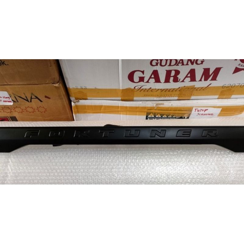 trunklid bagasi belakang toyota Fortuner 2012-2015 hitam doff original