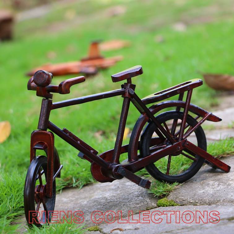 RIENS COLLECTIONS. MINIATUR DIECAST PAJANGAN SEPEDA ONTEL KAYU UKURAN 27X5X17 CM. Souvenir Jogja. Oleh Oleh Jogja