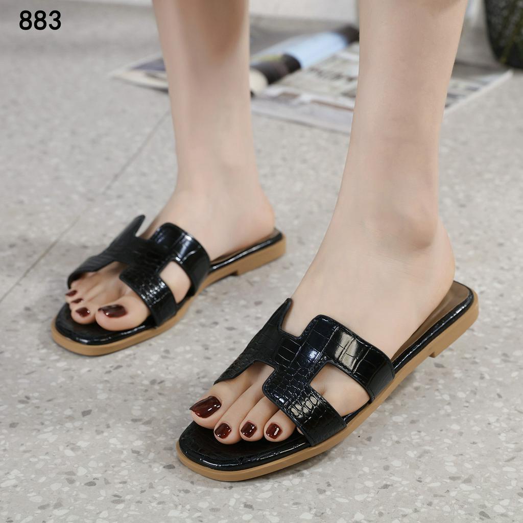 883 Croco Sandal