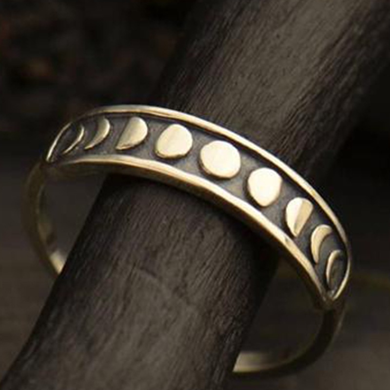 Cincin Bentuk Bulan Sabit Bahan Stainless Steel Gaya Retro Hipster