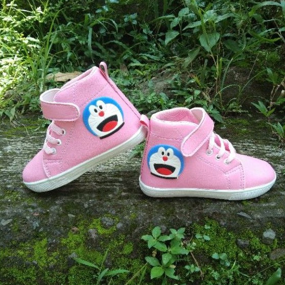 sepatu anak sekolah sneakers boots doraemon