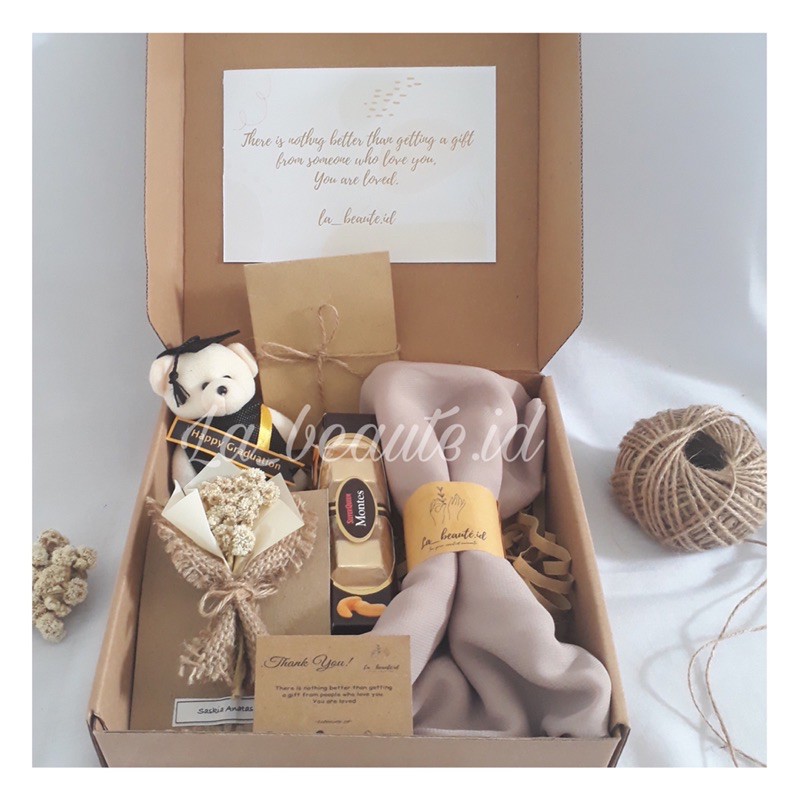 Kado Wisuda / Hampers Wisuda / Hampers hijab / hampers boneka wisuda