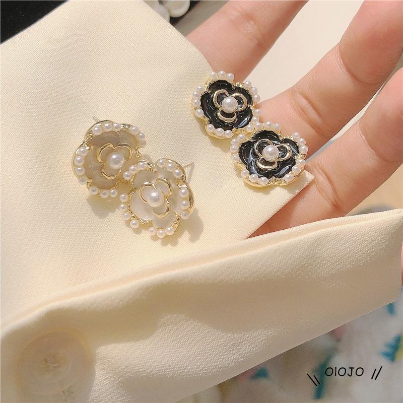 Anting Tusuk Bentuk Bunga Kamelia Gaya Vintage Warna Silver ol2