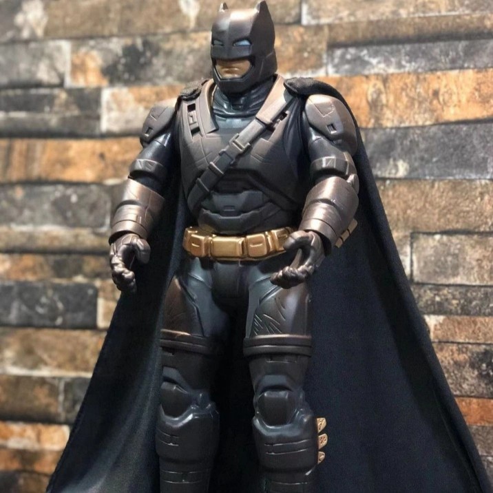 Action Figure Batman At Movie Dawn Of Justice Besar