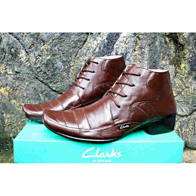 Sepatu pantofel clarks kulit