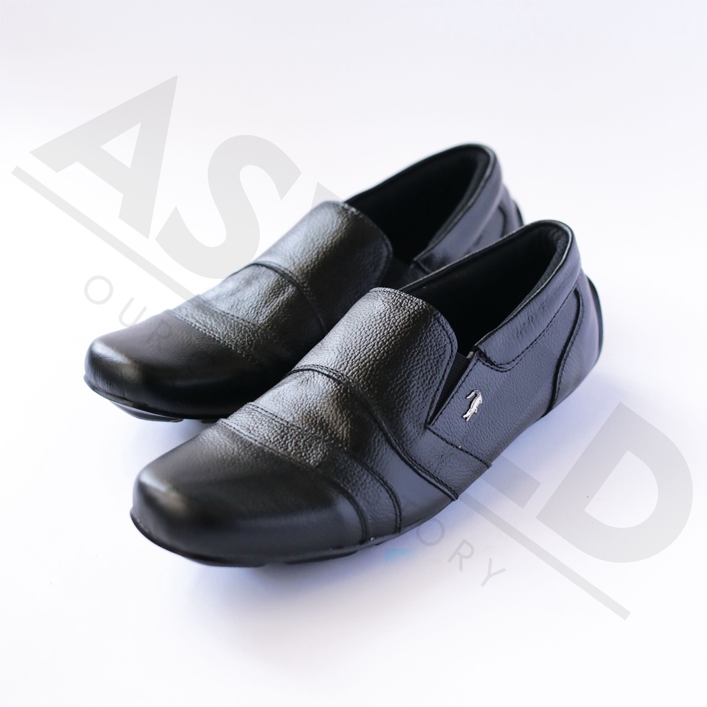 SEPATU SLIP ON PRIA KULIT ASLI