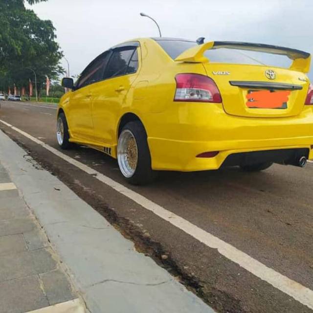 Spoiler gawang universal sedan