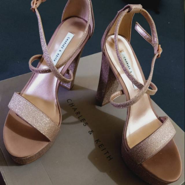 Sepatu Wanita Charles & Keith