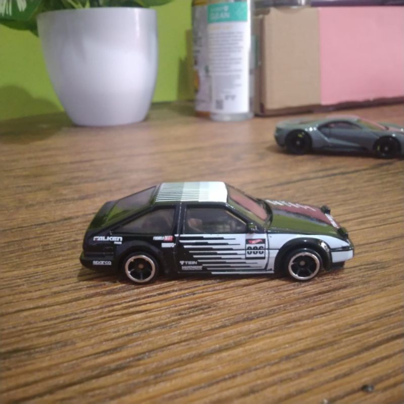 hotwheels Toyota AE 86 sprinter trueno falken hitam putih loose