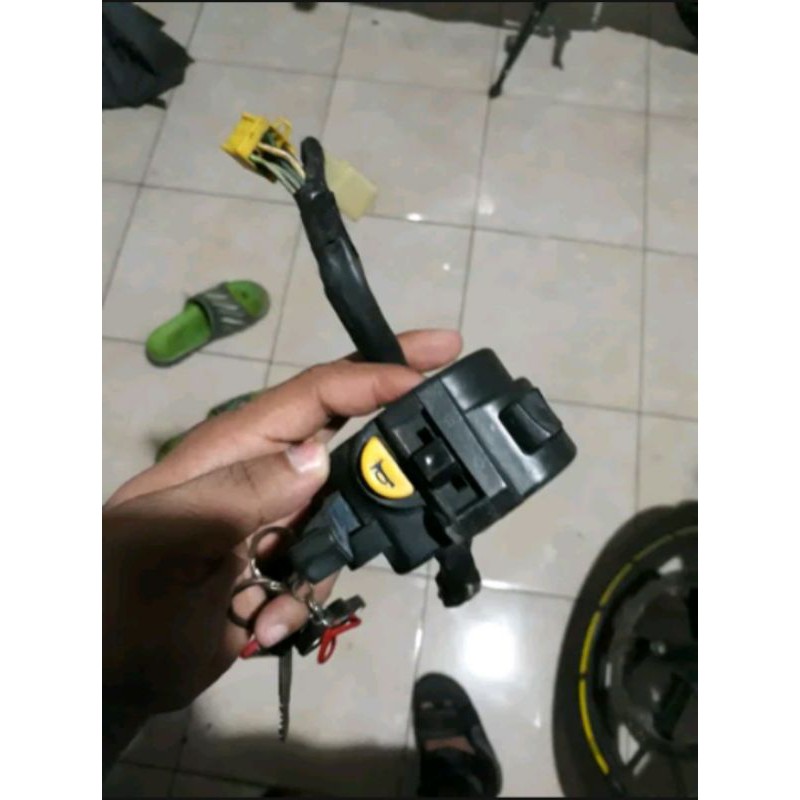 SAKLAR HOLDER KIRI SATRIA FU 150 FACELIFT ORIGINAL