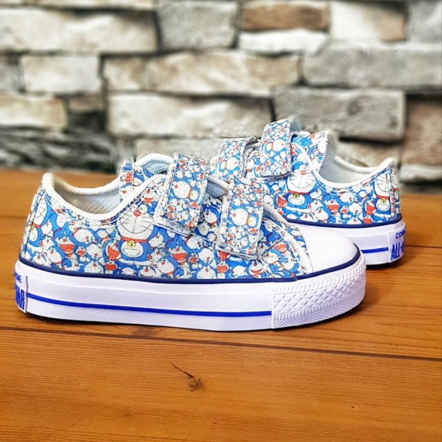 Sepatu anak converse karakter
