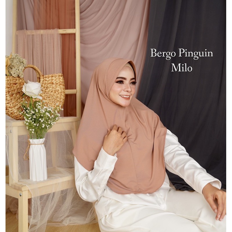 Bergo Pad Pinguin jersey Rumahan