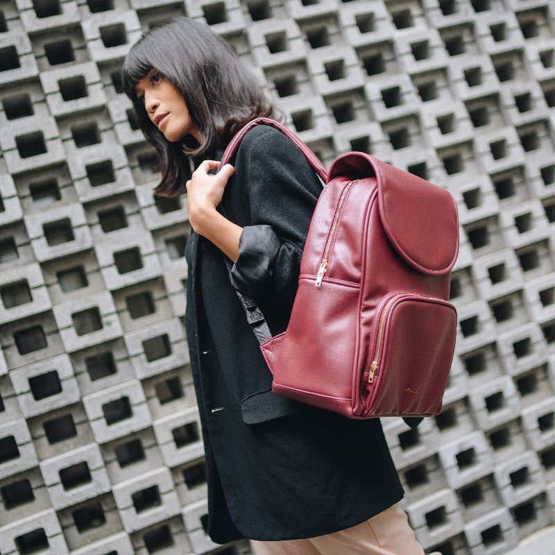 YOURKALLE Mala Backpack - Ransel Kerja Wanita dengan Slot Koper dan Laptop