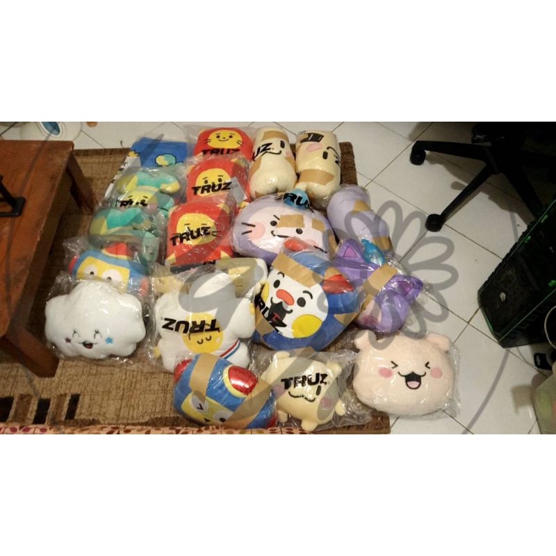 TRUZ DOLLS NARA HOME DECO - FACE CUSHION YEDEE