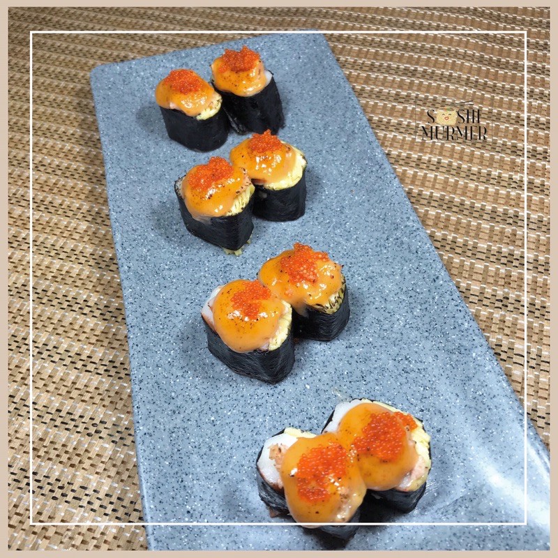 

Salmonkani Mentai Roll