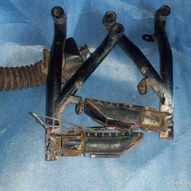 Footstep foot step step pijakan kaki blakang vario 110 karbu pnp vario tecno karburator original