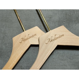 Hanger kayu Bisa Custom Logo Grafir Laser Gantungan Baju Distro Butik  Estetik Hanger Kayu Natural Dewasa - BH