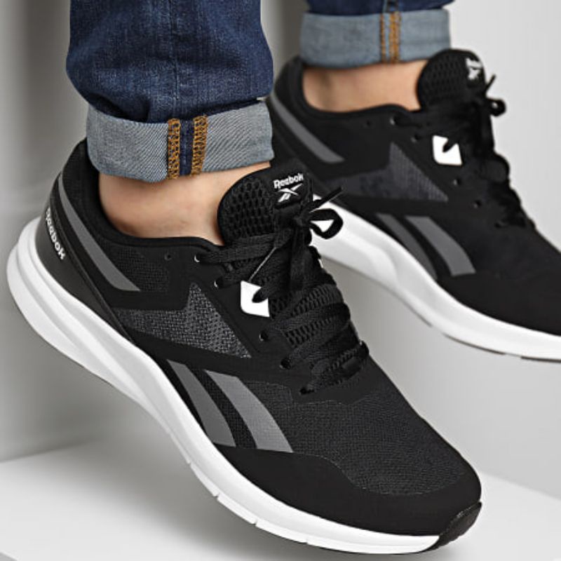 black reebok runners